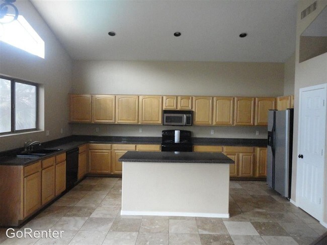 Building Photo - 13009 W Gelding Dr