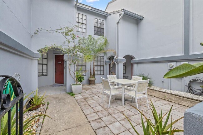 Foto del edificio - 4265 Brentwood Park Cir