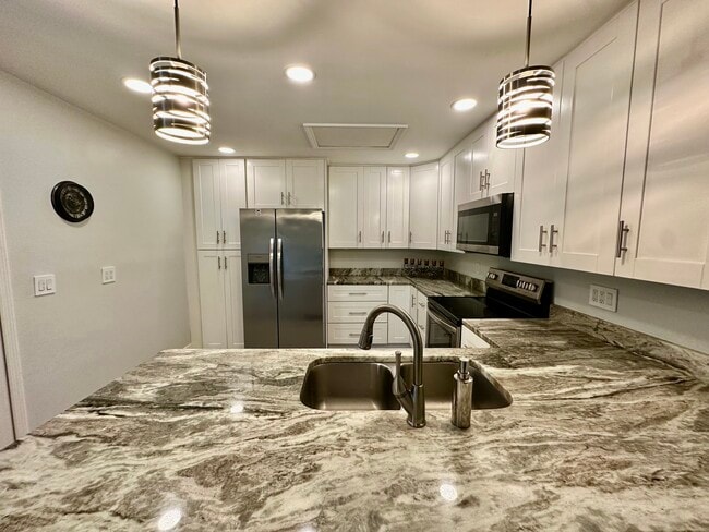 Building Photo - 6300 Royal Woods Dr