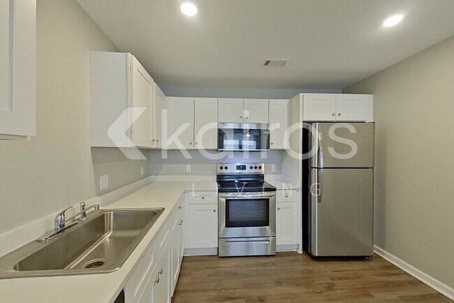 Foto del edificio - 156 Cottage Grove Rd