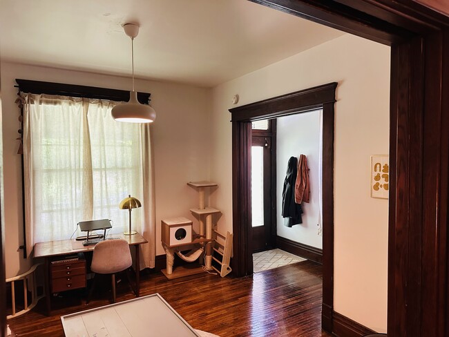 Building Photo - 1368 Forsythe Ave
