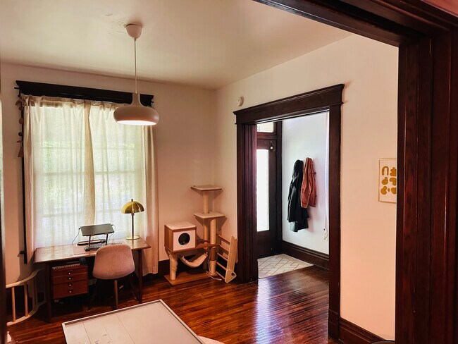 Foto del edificio - 1368 Forsythe Ave