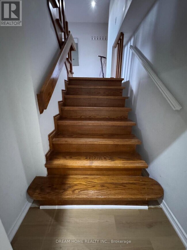 Building Photo - 2838 Kingsberry Crescent