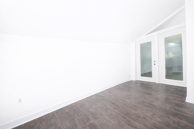 Building Photo - 265 Center St