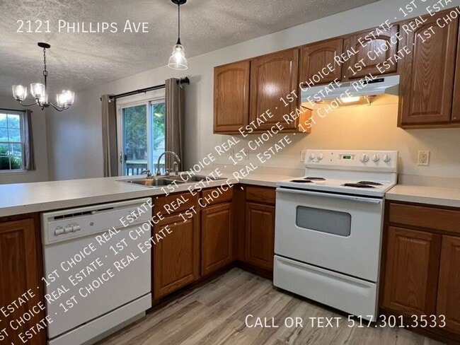 Building Photo - 2121 Phillips Ave