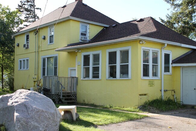 Building Photo - 510 7th Ave N