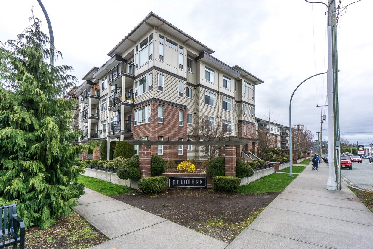 Primary Photo - 9422-9422 Victor St