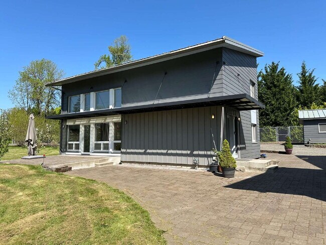 Foto del edificio - 3 Bed 2 Bath West Linn Property w/large yard