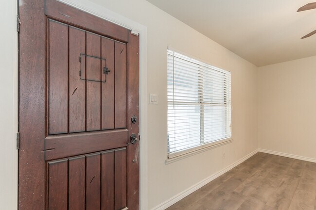 Foto del edificio - 234 Ravenhill Dr