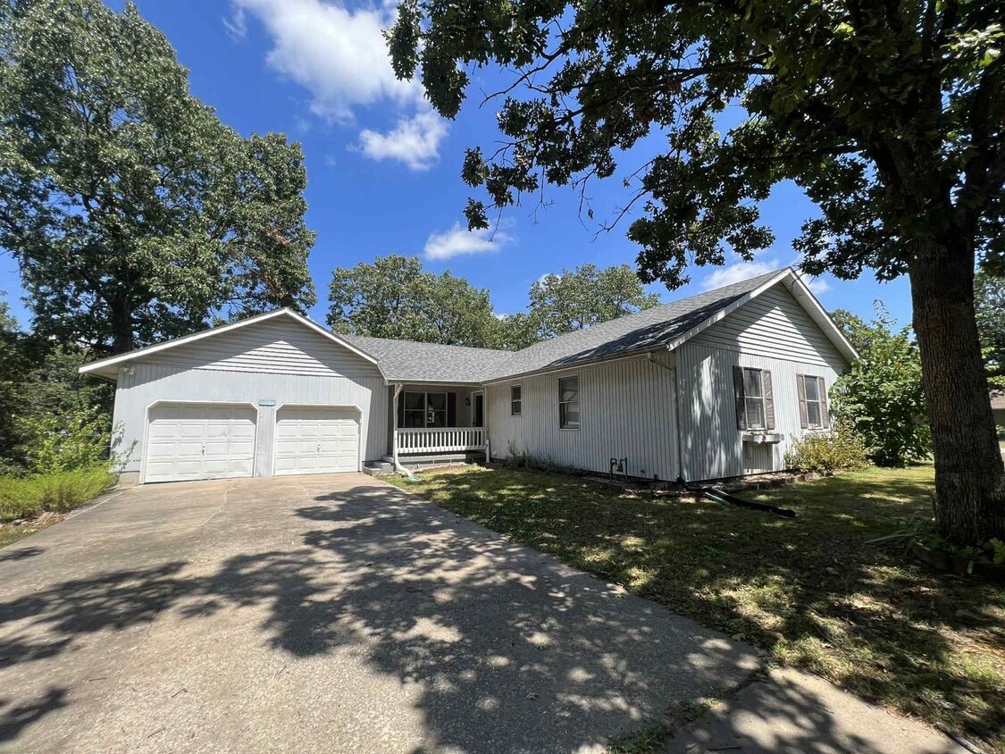COMING SOON: Beautiful 3 BEDROOM / 2.5 BA... - COMING SOON:  Beautiful 3 BEDROOM / 2.5 BA...