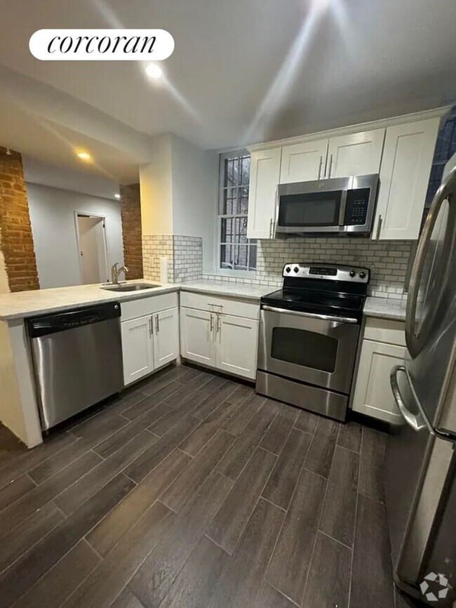Building Photo - 230 E 27th St
