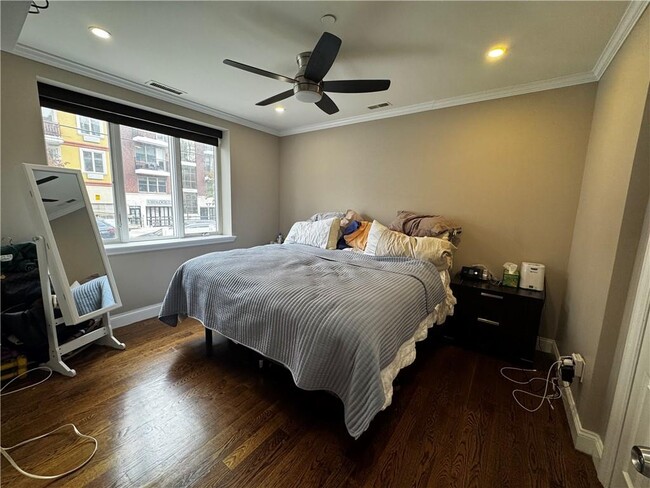 Building Photo - 1764 E 19th St