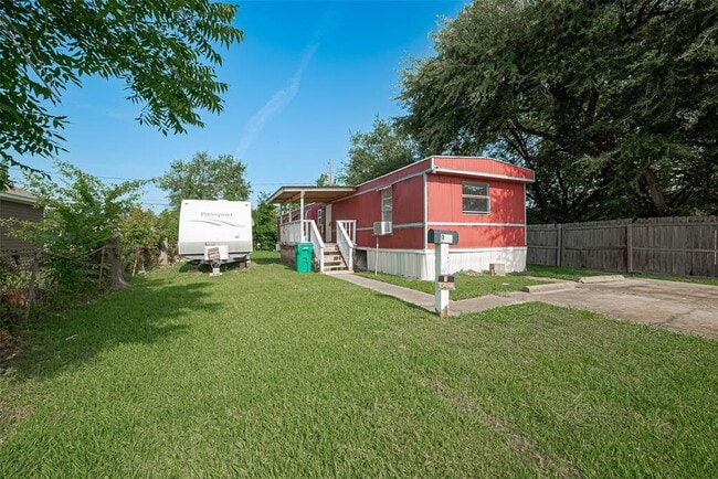 Building Photo - 914 Davis St