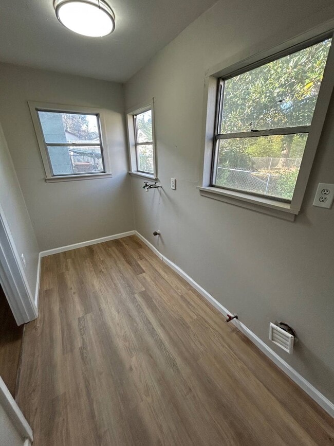 Building Photo - 815 W Main St