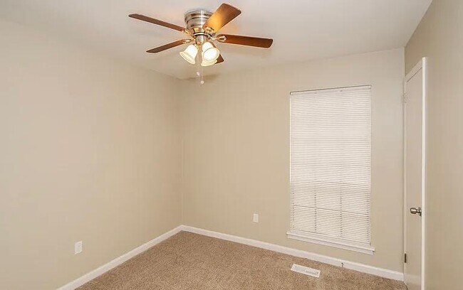 Building Photo - 103 Moonglow Dr