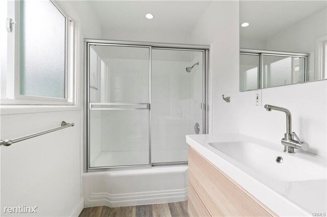 Building Photo - 1550 Miramar Dr