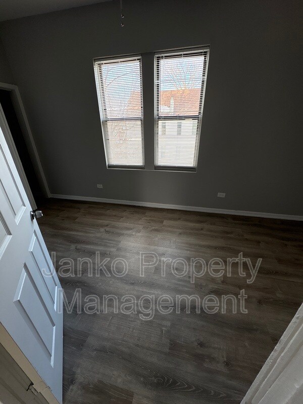 Foto del edificio - 7314 S Kenwood Ave