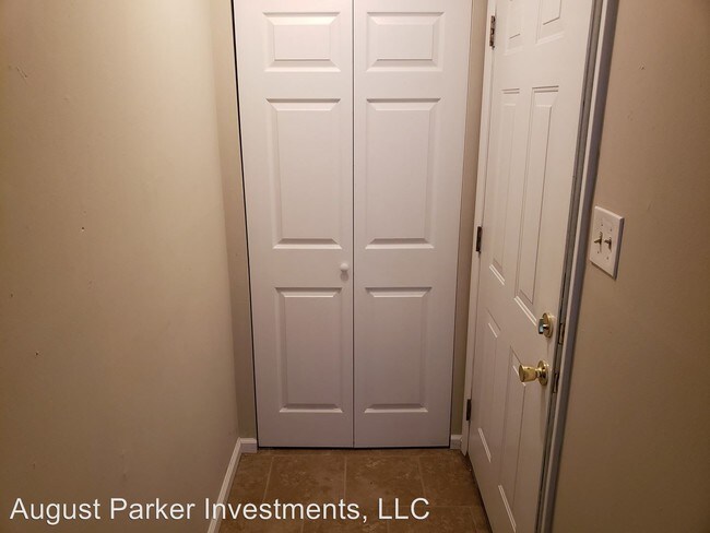 Building Photo - 1105 Olive Village Ct