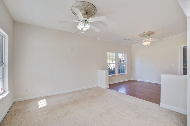 Foto del edificio - 156 Red Leaf Blvd