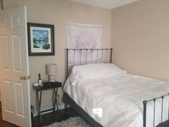 Building Photo - 3821 Rockford St