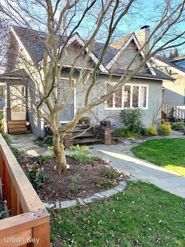 Foto del edificio - 3 br, 2 bath House - 3459 41st Ave SW