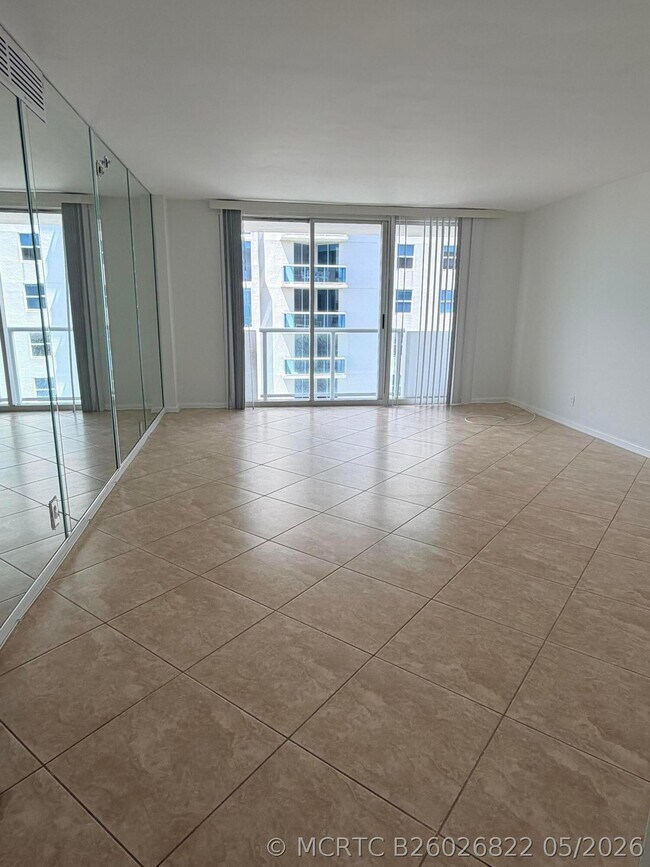 Foto del edificio - 9195 Collins Ave