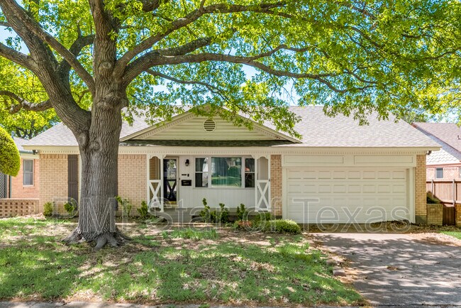 Building Photo - 11643 Rogue Way