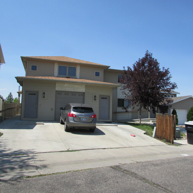 Exterior of 4-plex - 2156 Frances St