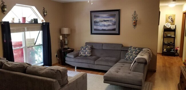 Foto del edificio - 2889 W Chippewa River Rd