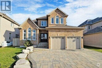 Building Photo - 17 Edenbrook Crescent