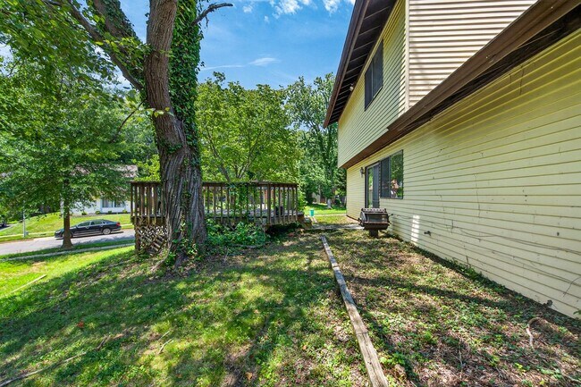 Building Photo - 8801 Monmouth Dr
