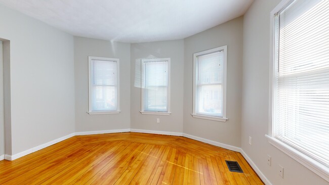 Foto del edificio - 159 Crest Ave