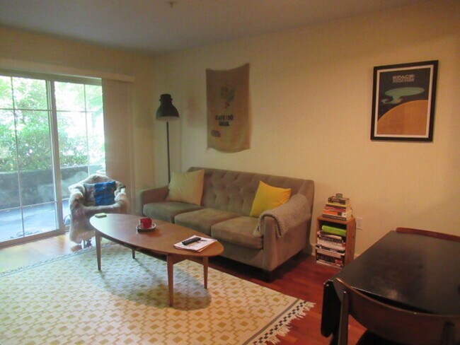 Building Photo - 2Bd/2Ba Seattle Condo