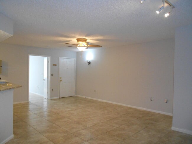 Building Photo - 300 Scotia Dr