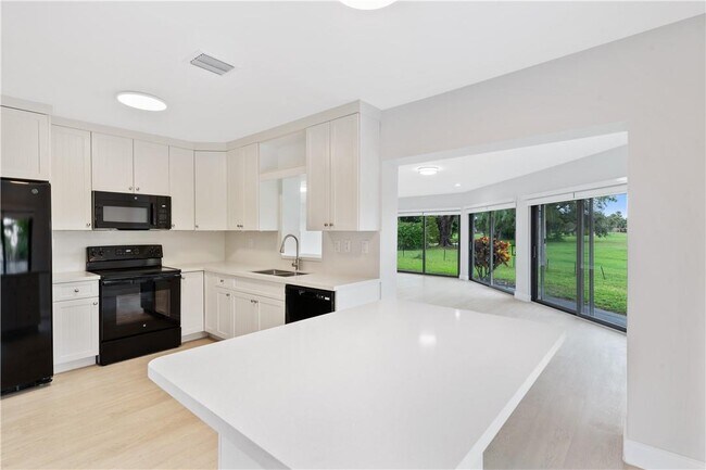 Foto del edificio - 4600 King Palm Dr