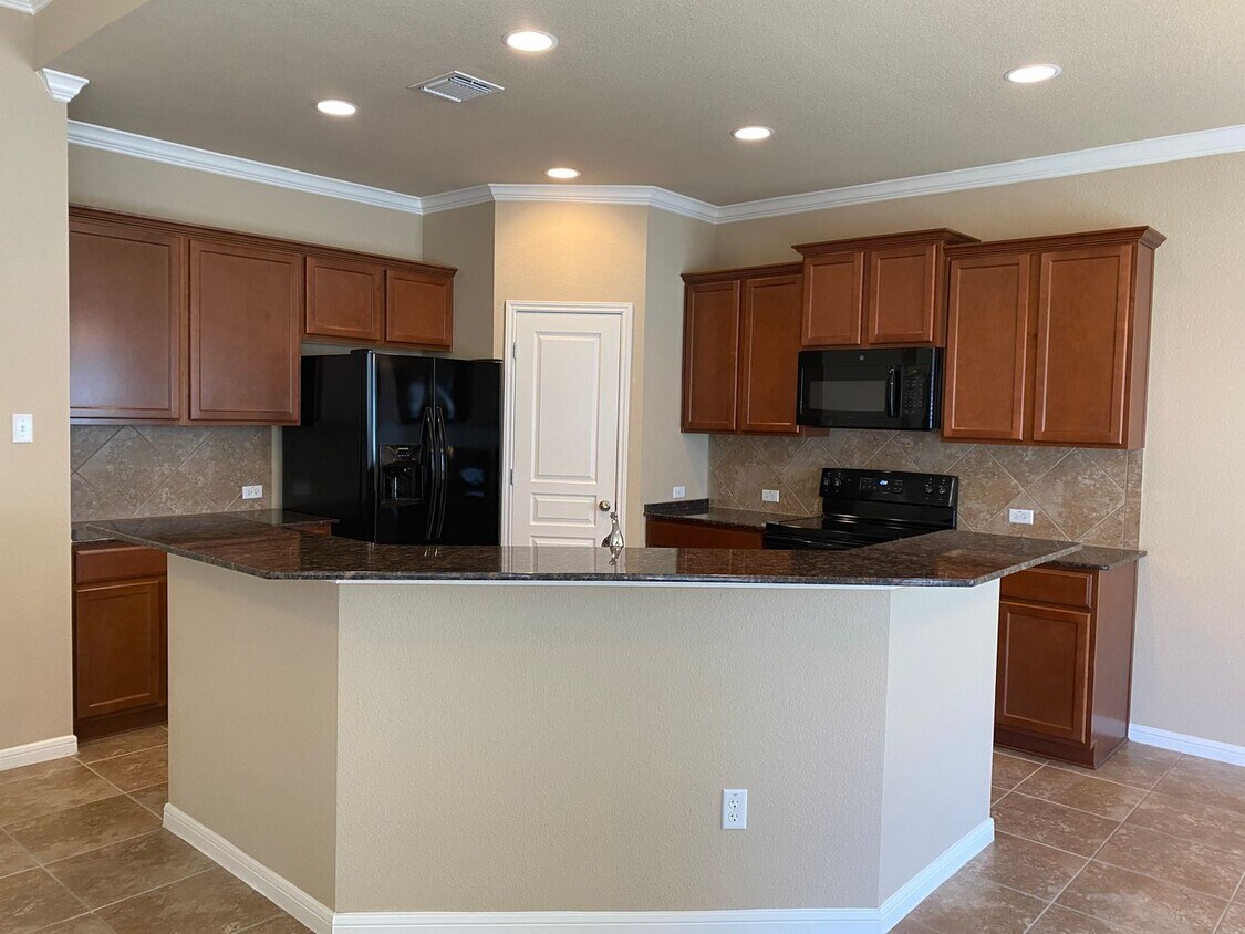 Building Photo - Charming 3 Bedroom Home in Wyndham Neighbo...