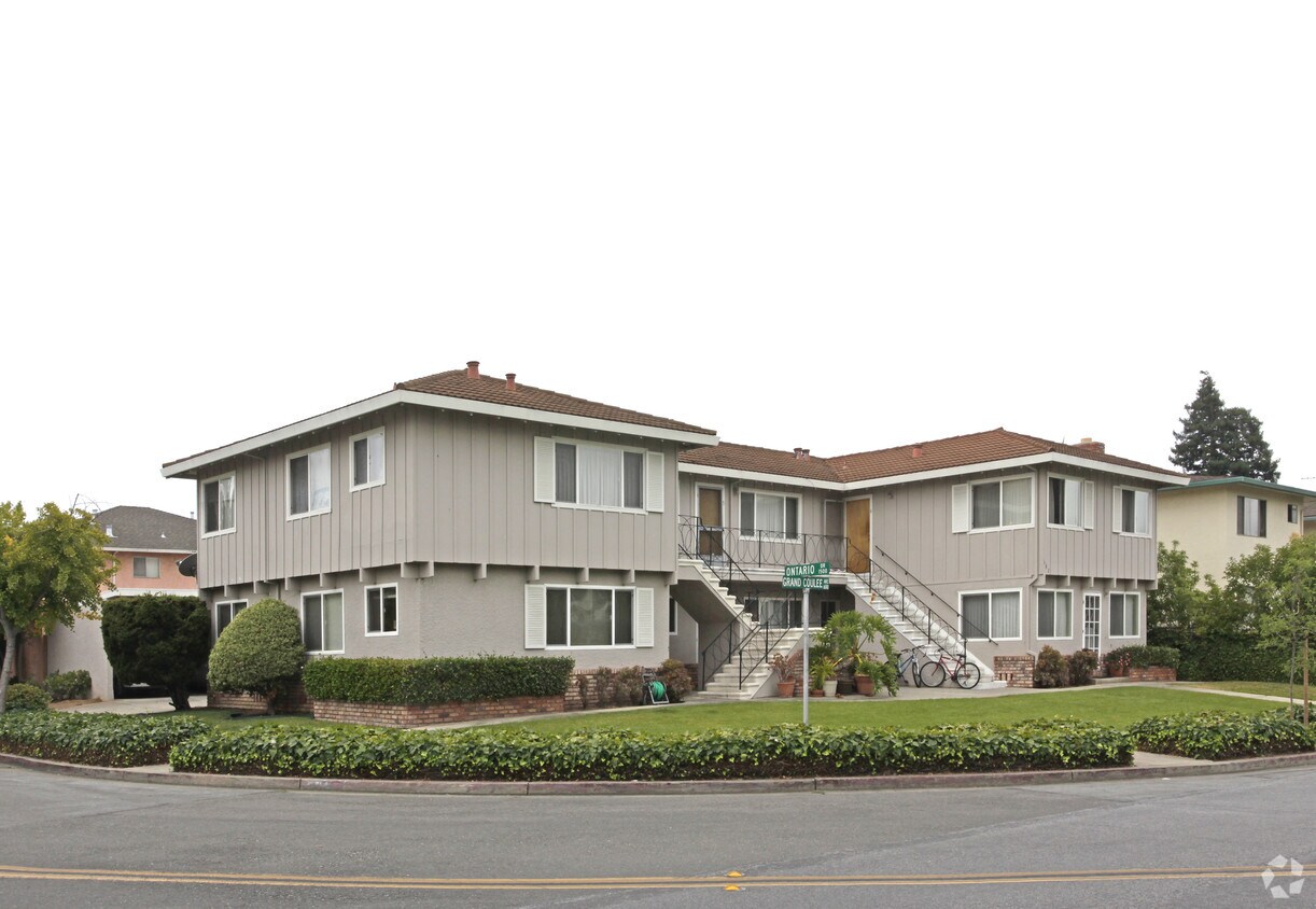 Primary Photo - 682 Grand Coulee Ave
