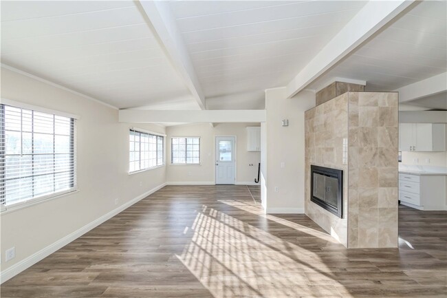 Foto del edificio - 24239 Huber Ave