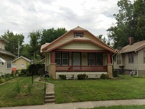 Building Photo - 2219 SW Huntoon St