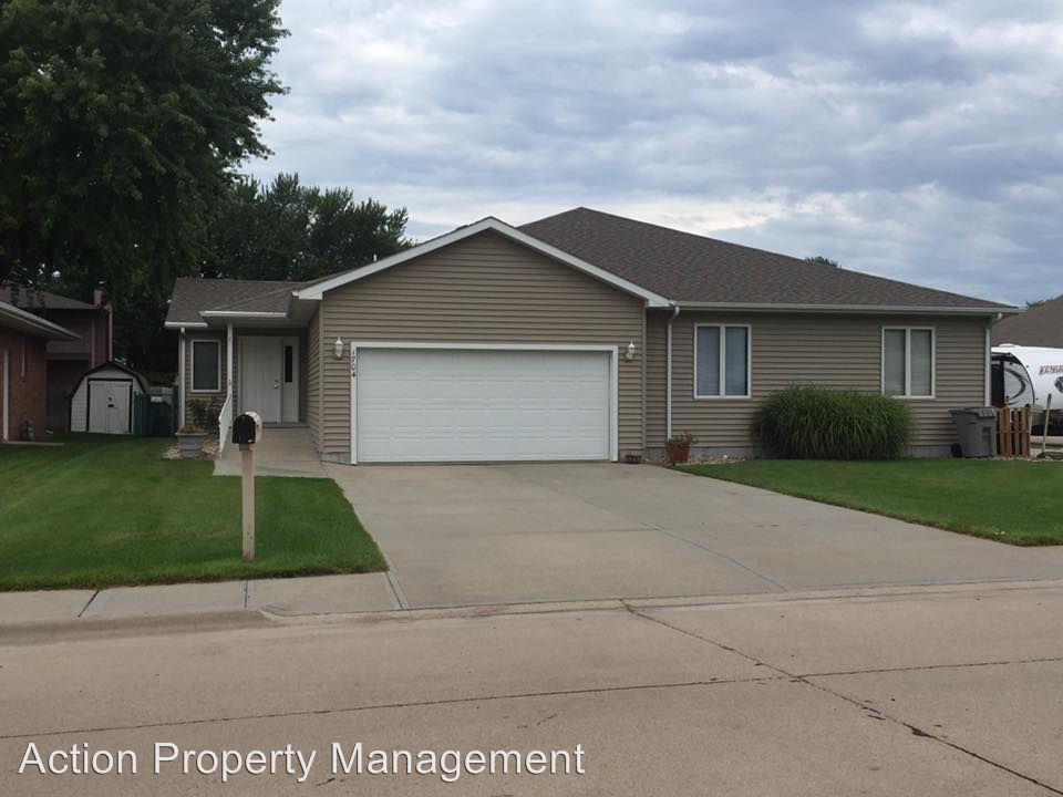 1704 Curtis St, Grand Island, NE 68803 House Rental in Grand Island