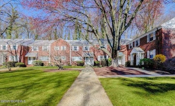 Building Photo - 102 Manor Dr Building Photo - 102 Manor Dr