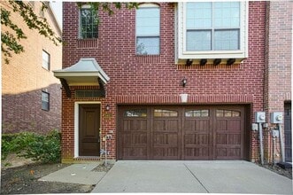 Building Photo - 1441 Fox Run Dr