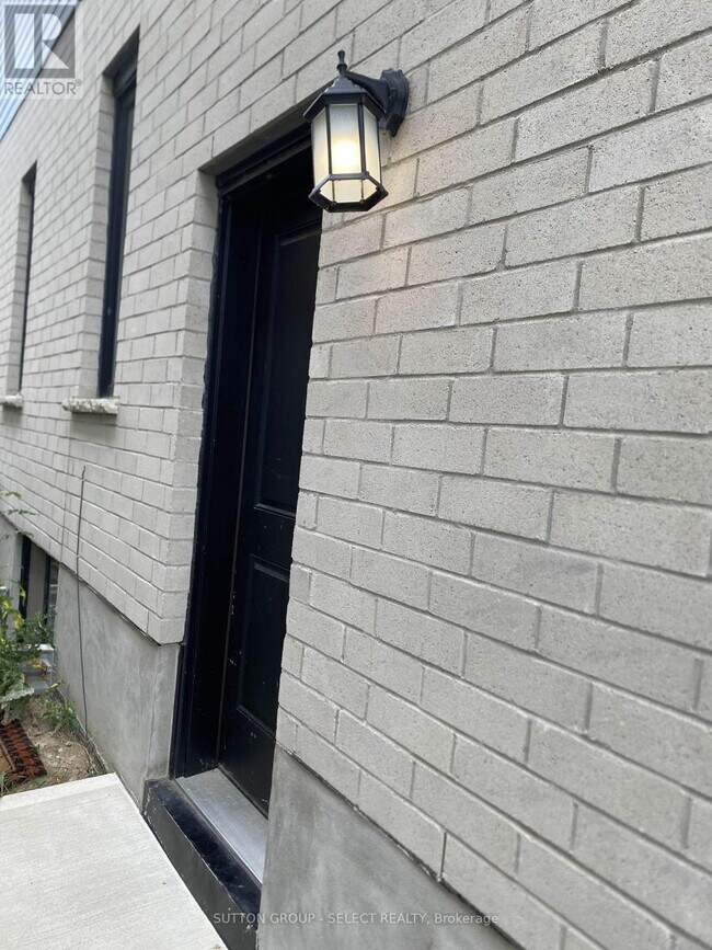 Building Photo - 2783 Oriole Dr