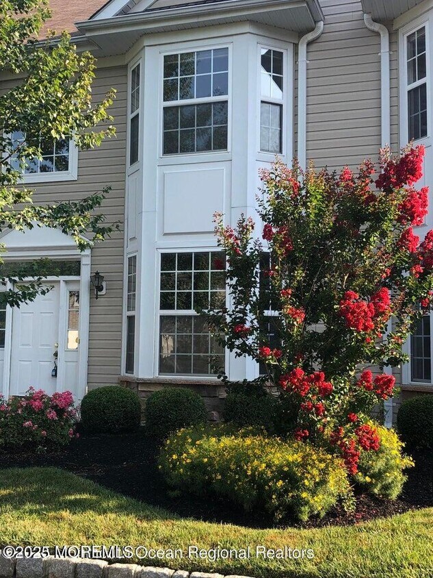 Foto principal - 163 Shinnecock Dr