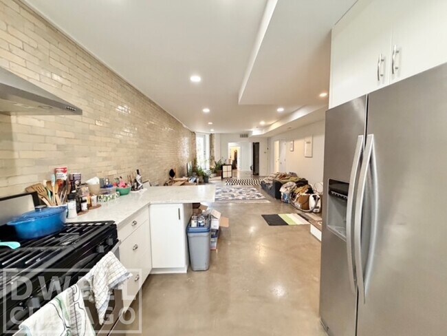 Foto del edificio - 2121 N Albany Ave