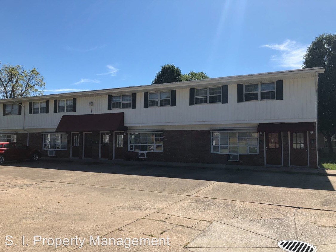 505 S Poplar St, Carbondale, IL 62901 Room for Rent in Carbondale, IL