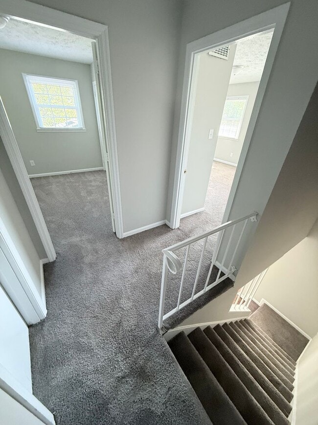 Foto del edificio - 3-bedroom, 2 full bath duplex in the desirable Lansdowne area