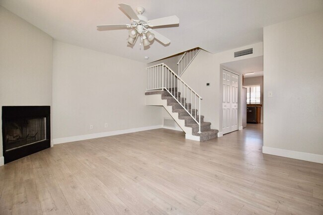 Foto del edificio - Beautiful 2 bed 2.5 bath Townhouse in Mesa!