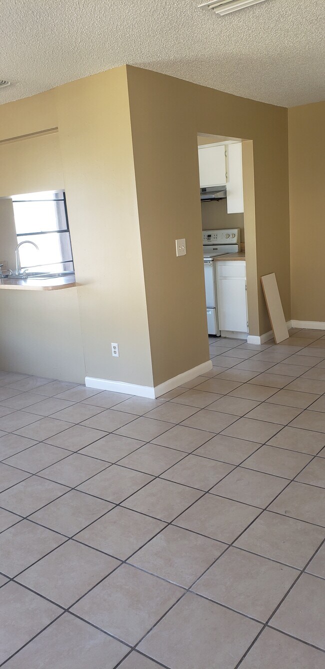Foto del edificio - 8420 Camden St