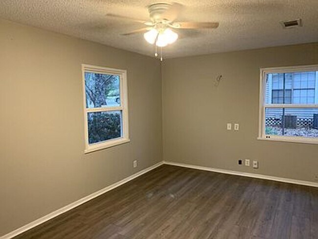 Building Photo - Coming Soon! Southern Hills! 3 bedroom wit...